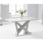 Roberto dining table